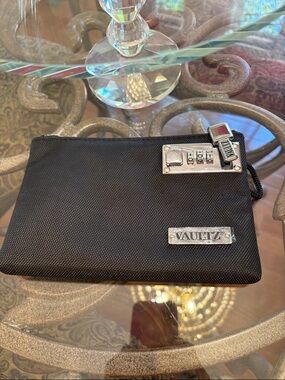 Vaultz Money Bag with Lock